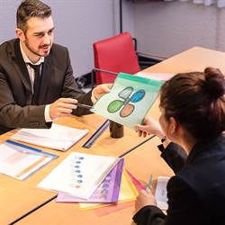 Enveloptassen A4 met velcrosluiting, 12 mappen in in 6 pastelkleuren